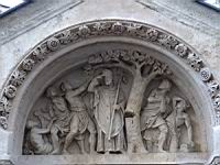 Lyon, Abbaye d'Ainay, Cloitre, Tympan de l'entree du cloitre (7)
